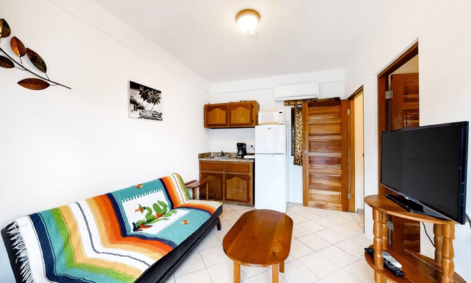 Caye Caulker House | Island Paradise Suite with WiFi, Partial AC & Pool, Rooftop Patio & BBQ Area