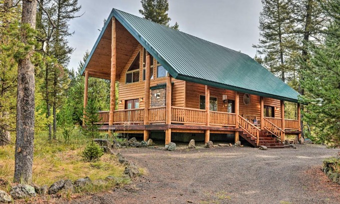 Island Park House | Island Park Cabin with Stunning Forest Views!