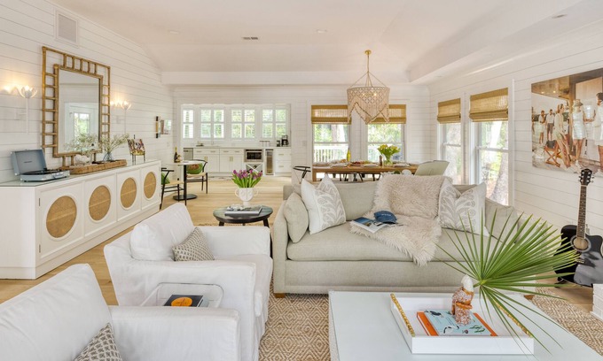Isle of Palms House | Isle Escape by AvantStay | Walk to Beach + Deck