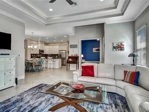 Naples House | Isles of Collier, Pickleball, Tennis, Pool, Hike