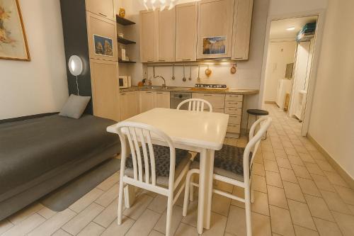 Chinatown Apartment | Isola di Chinatown Bilocale nel cuore di Milano, comfort e stile autentico con 3 letti