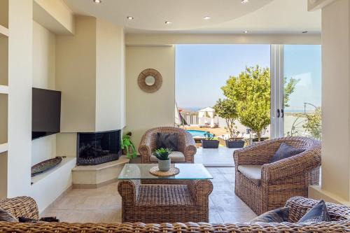 Stamnoi Apartment | Istamnos Terra Villa Boho Nest- Shared Pool 1
