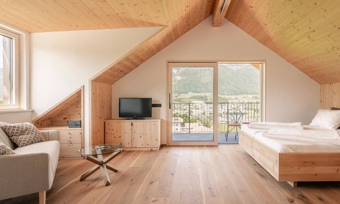 Appiano Sulla Strada del Vino Apartment | Studio 'Auer' with Mountain View, Private Garden and Wi-Fi