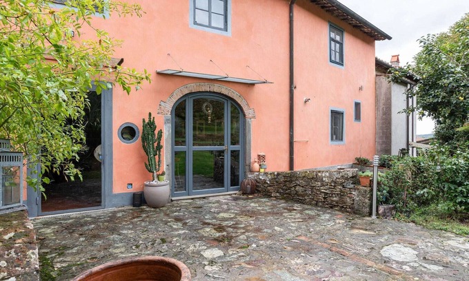 San Giuliano Terme Villa | Lovely Villa in Molina di Quosa with Private Swimming Pool