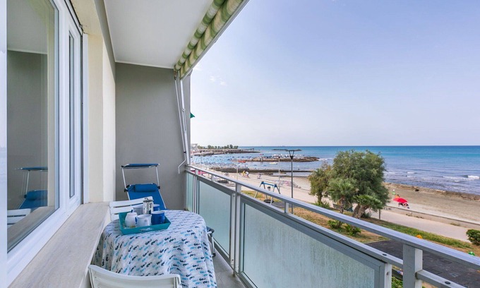 Rosignano Solvay Apartment | Cosy apartment for 6 people with WIFI, A/C, TV, balcony and parking
