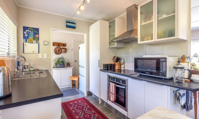 Surfdale Cottage | It's the perfect place, filled with sunshine and close to everything!