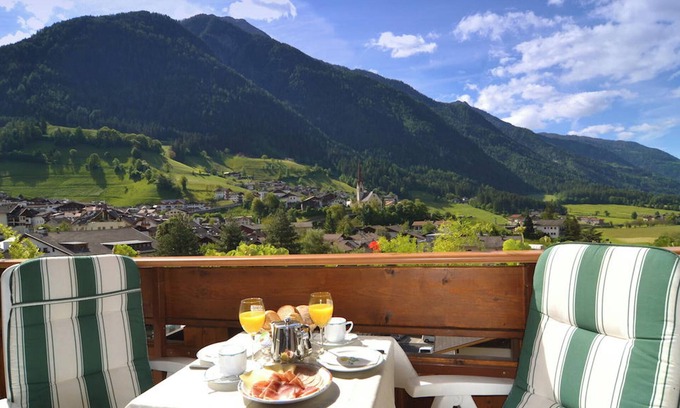 San Leonardo in Passiria Apartment | Holiday Apartment "Hahndl" with Mountain View, Wi-Fi, Garden & Balcony