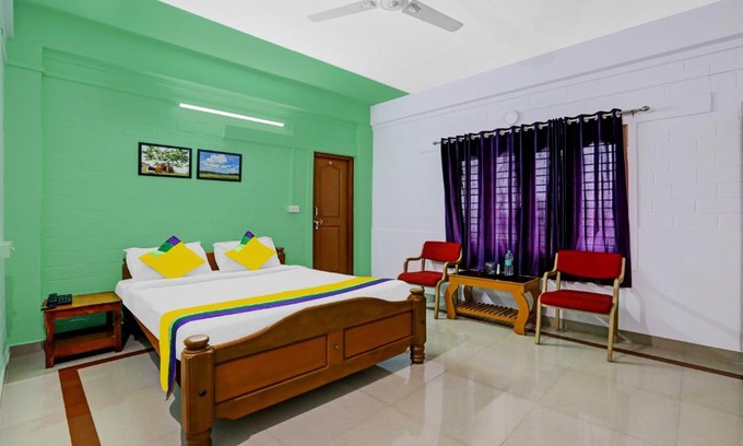 Mahadevpet Hotel | Itsy By Treebo - Iha Comforts With Mountain View