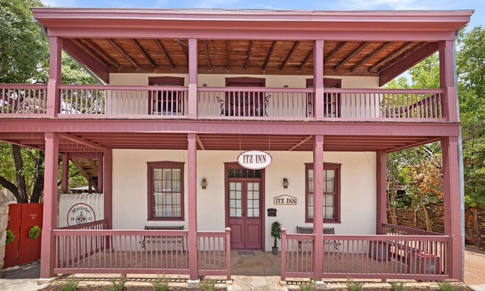 Fredericksburg Hotel | Itz Inn Back Courtyard Suite | Sleeps 2 | Next to Hondo's On Main Street