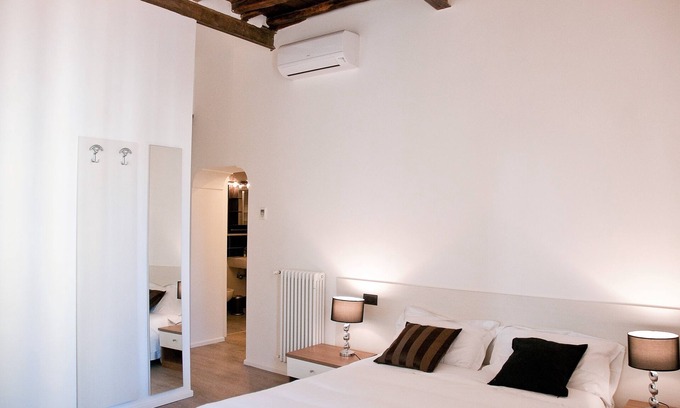 Rione III Colonna Apartment | Iuturna Apartment - Trevi Fountain/Spanish Steps