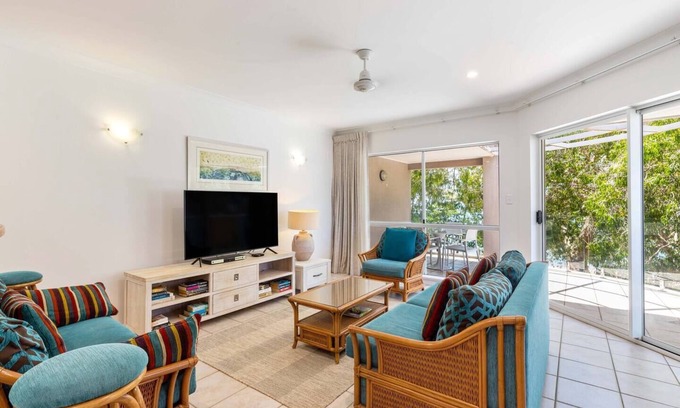 Palm Cove Apartment | Ivy at Coral Horizons A Retro Beachfront Locale