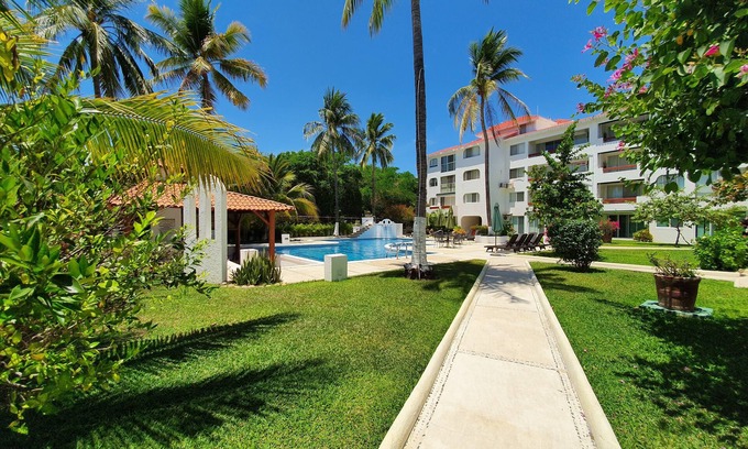 Ixtapa Condo | Ixtapa Zihuatanejo Beautiful Condo with balcony near the beach in Mexico