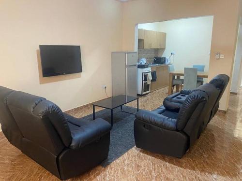 West Coast Division House | Izzy Guest House