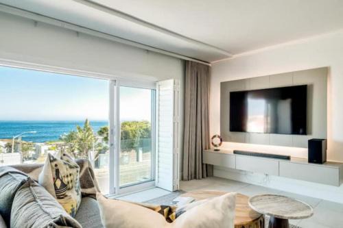 Camps Bay Apartment | J Anelio Coastal Sandy Shores