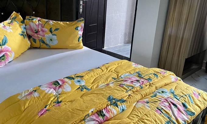 Uyo Hotel | J CLAY HOTELS AND SUITES