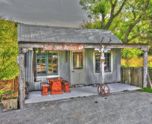 Burkes Pass Bed & Breakfast | Jack Daniels Rest
