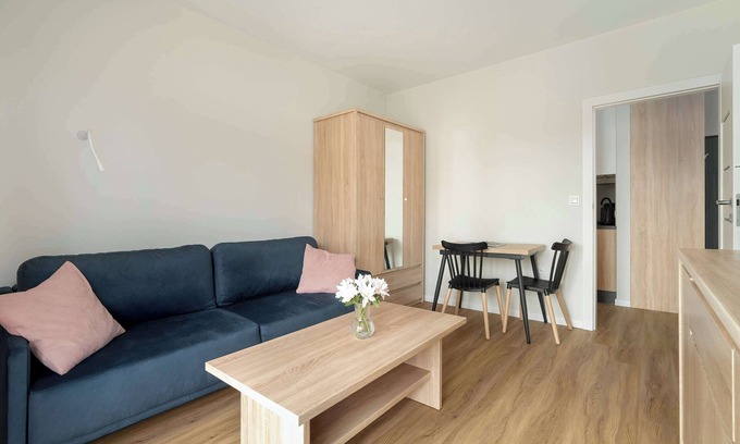 Jezyce Apartment | Jackowskiego 24 | Poznań | Spacious Apartment | Parking | Desk | Balcony