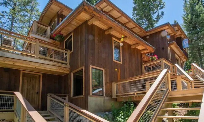 Wilson House | Jackson Hole Hideout Entire Home, Perfect for a Micro Wedding, Corporate Retreat