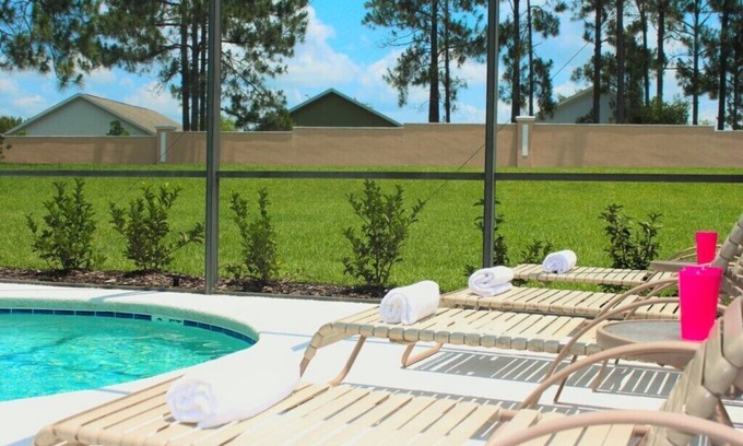 Florida Pines Villa | Jacky's floridian retreat 4 bed/10 guests - Calabay Parc