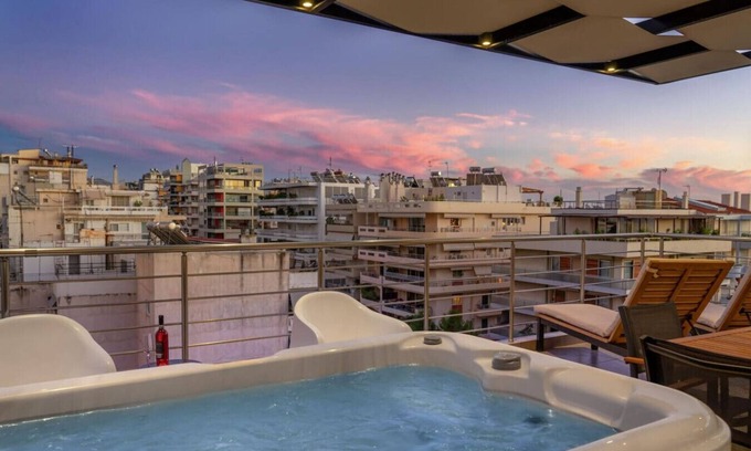 Palaio Faliro Apartment | Jacuzzi Lux penthouse P Faliro