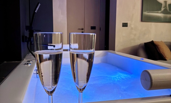 Bucharest City-Centre Apartment | Jacuzzi Old Town Apartment - Central, Relaxing, Fully Equipped