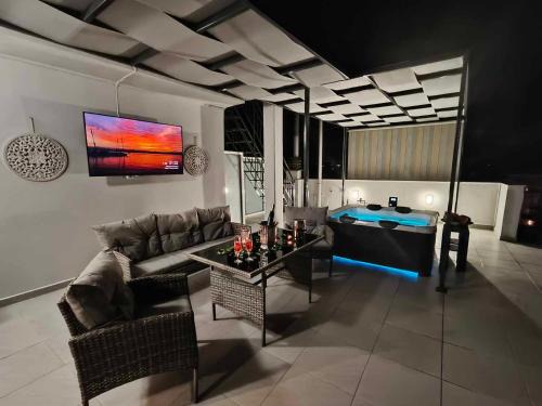 Spata-Artemida Apartment | JACUZZI penthouse - King's view