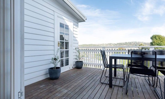 East Launceston House | Jalil: Stunning Home with Amazing Views!