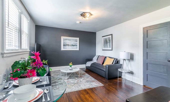 Hamilton Apartment | James South Area 1BR Apartment