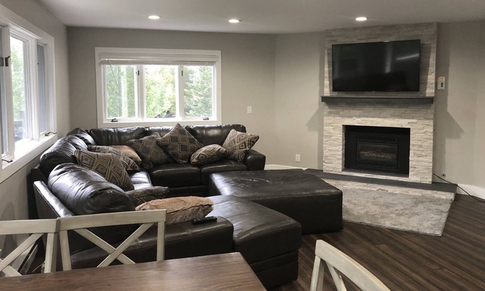 Warrior's Mark Condo | JAN SALE 7 min walk 2 Peak 9 base/town Large 2 bed/bath condo sleeps 6 Hot Tub