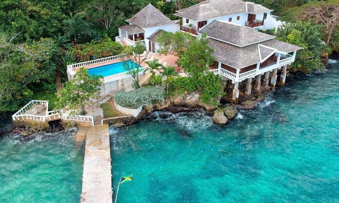 Ocho Rios Villa | Jasmin Hill 6-WATERFRONT VILLA! FULLY STAFFED! POOL! KAYAKS!