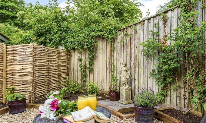 Blandford Forum Apartment | Jasmine Cottage- one bed apartment in one of the oldest cottages in the village.