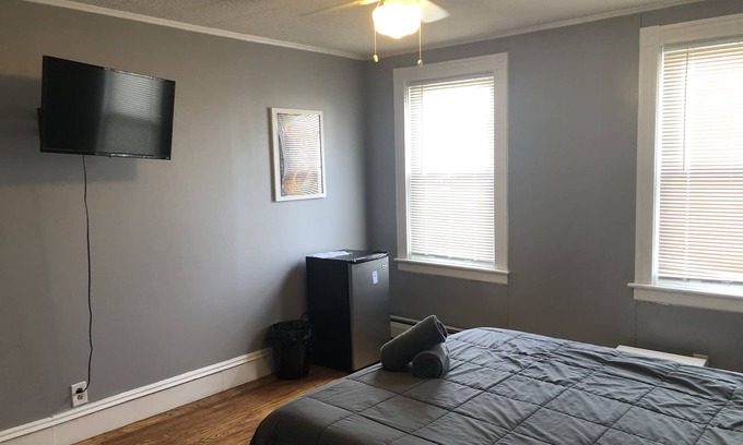 Warwick House | Java Suite #1