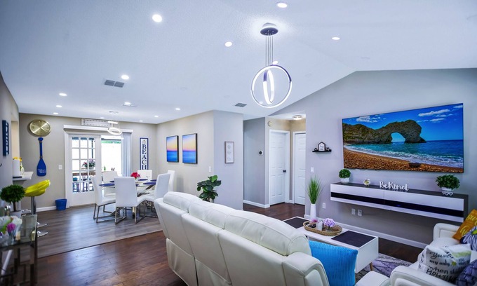 Doctors Inlet House | JAXON HOME2-Private Pool& Massive TV Room