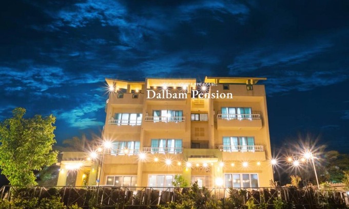 Jungmun House | Jeju Dalbam Pension