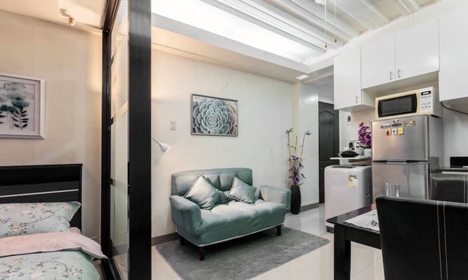 Moonwalk Condo | Jen's Comfy Home