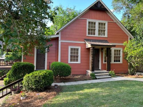 Laurel House | Jenny's Cottage WPool 3 Blocks from Downtown