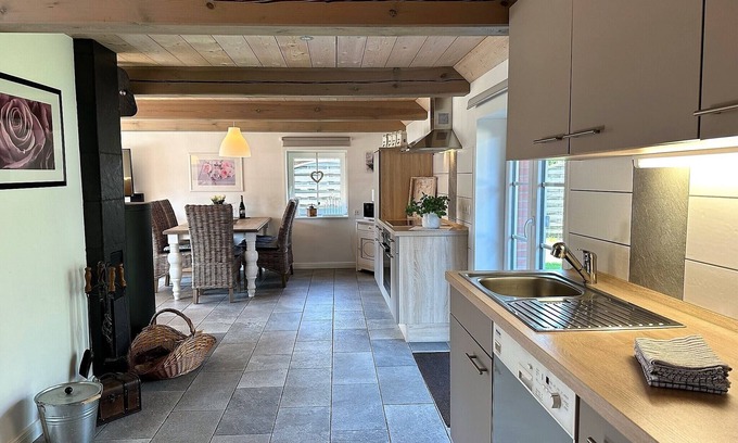 Grellsbull House | Jeppe Hus, Hunde Willkommen, Eingezäunt, Kamin, Wlan, Nordseenähe, Reetdach