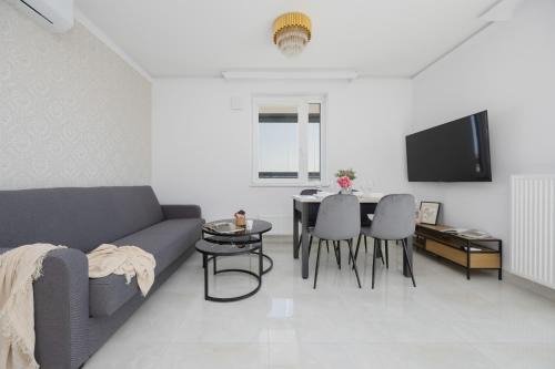 Wlochy Apartment | Jerozolimskie 190 by Solarento