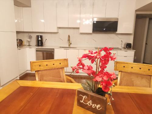 Douglas Villa | JESI'S NEW HOUSE, Self Enter 2BR, Whole Suite, Close to White Rock Beach & US Border