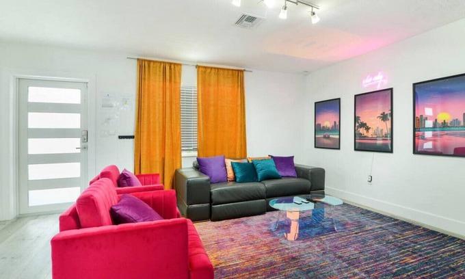 Parkside House | JESUS 1510 · Chic Style Home in Hollywood - 5 min from Beach!