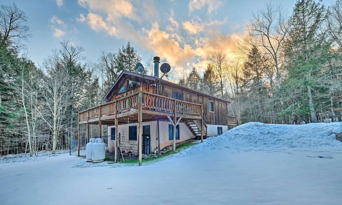 Jewett Cabin | Jewett Cabin w/Viewing Deck - 10 Mins to Skiing!