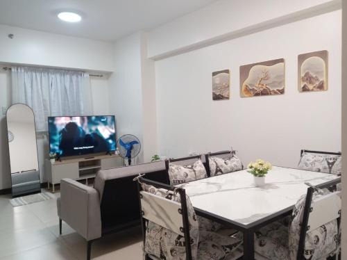 Pasig Apartment | JFam Suites Allegra Condo with Balcony, FREE Parking
