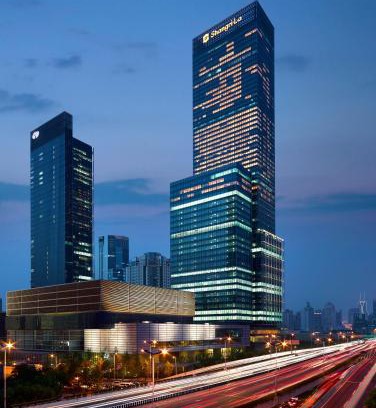 Jing'an Hotel | Jing An Shangri-La, Shanghai - sits centrally amid Puxi's iconic landmarks, uniquely positioned nearby Jing'an Temple