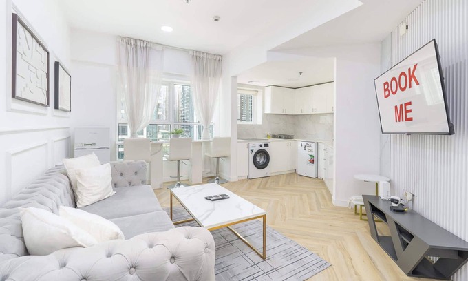 Jumeirah Lake Towers Apartment | JLT apartment sleeps 4 in Central Location!