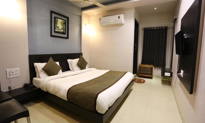 Thirunallar House | JMS Guest House