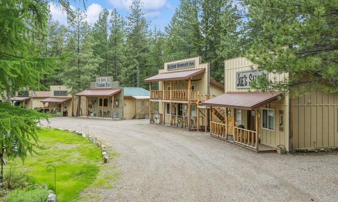 Columbia Falls Apartment | Joe's Saloon - Cabin Near Glacier National Park