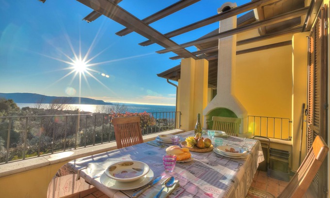 Pulciano Apartment | John's House-Lakeview & shared pool, Toscolano Maderno, Italy