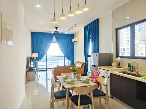 Central District Apartment | Johor Bharu - Beachside 6-13pax Danga Bay @ KSL