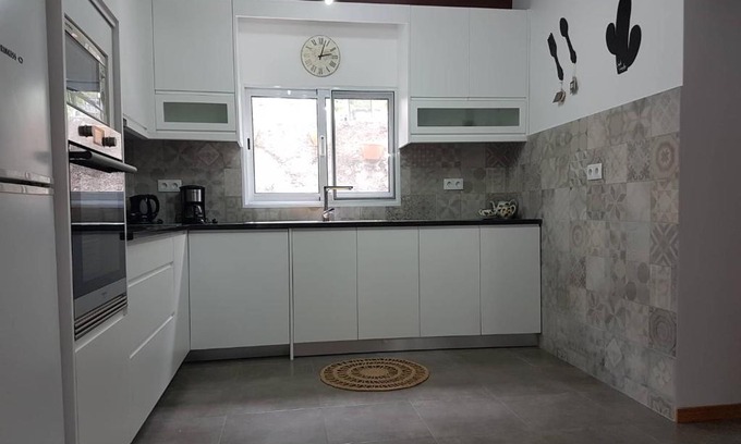 Mosteiros House | Join our relaxed house near the beach - Mosteiros