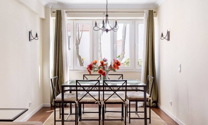 Carcavelos Apartment | JOIVY Impressive 2-bed flat near the beach
